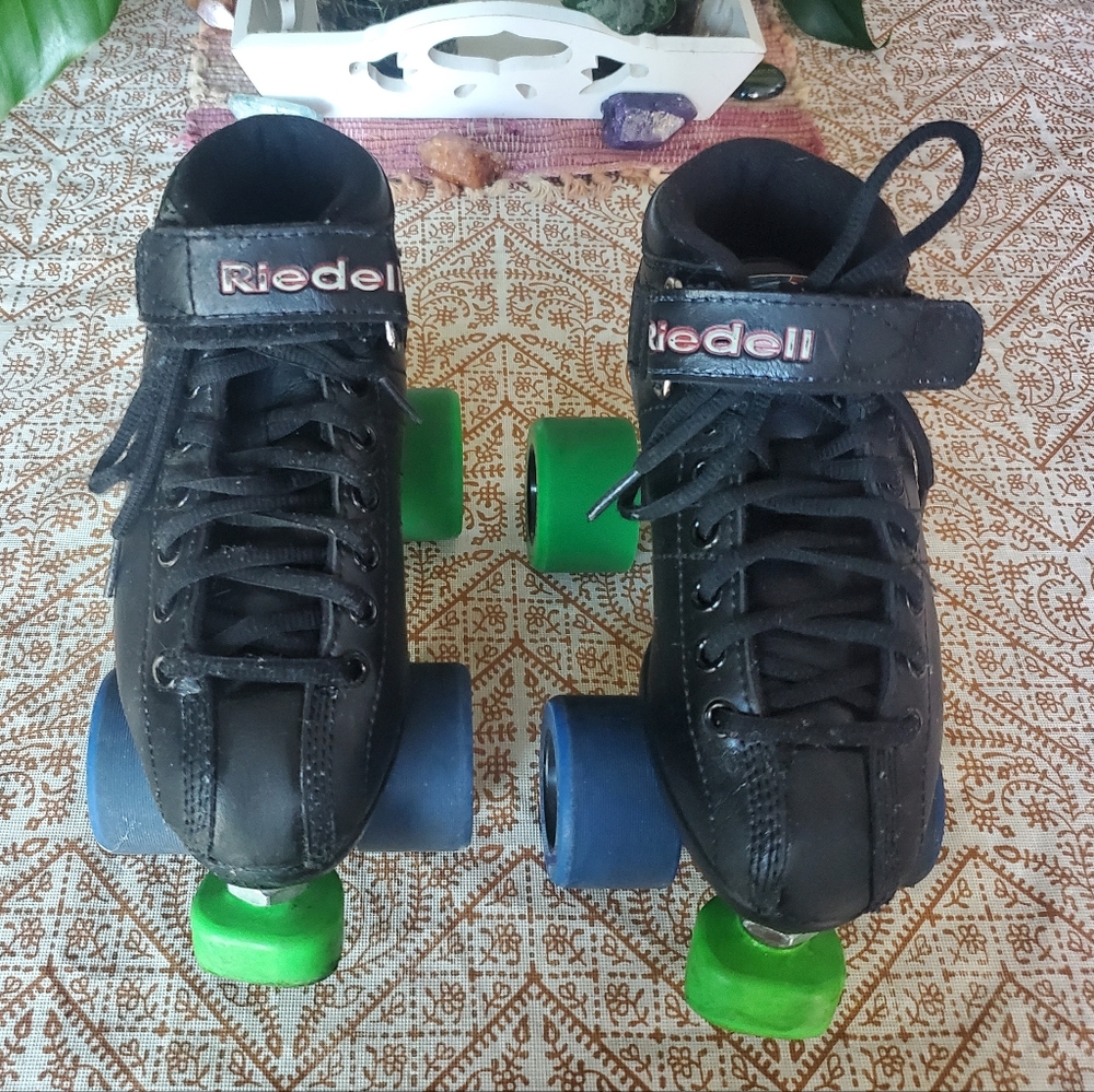 Riedell R3 derby skates